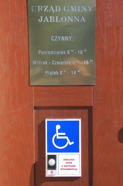Drzwi do Urzędu Gminy Jabłonna Drzwi do Urzędu Gminy Jabłonna